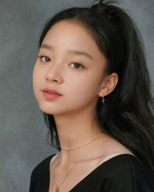 Lee Go-eun Instagram - 90년대 미국고등학교에 다녔다면? ㅎㅎ
어울릴꺼 같아서 해봤는데...찰떡이네 🤣 #이어북  #yearbook

연휴끝 다시일상~♡