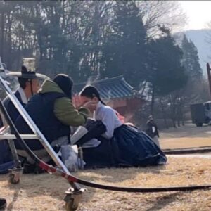 Lee Go-eun Instagram - 여름과 겨울 그어디쯤...

#조선변호사 #소녀연주 #이고은
#kdrama #Joseonattorney