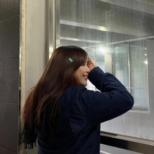 Lee Ha-na Instagram - 눈을 기다리며... :)