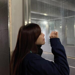 Lee Ha-na Instagram - 눈을 기다리며... :)