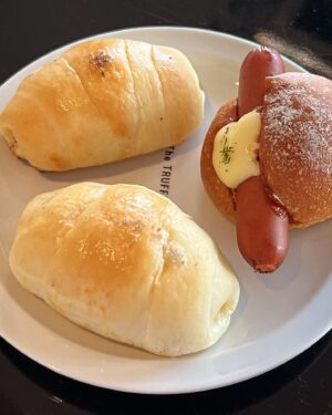 Lee Hae-in Instagram - 🥐☕️