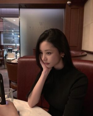 Lee Hwa-Kyum Instagram - 𝟸023.01.08 🖤