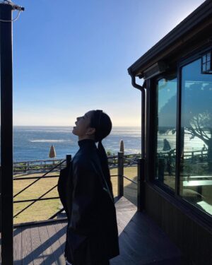 Lee Hwa-Kyum Instagram - 좋은 숨만 담아 왔어요🤍