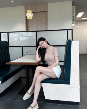 Lee Hwa-Kyum Instagram - 평범해서 더 행복했던 하루🤎