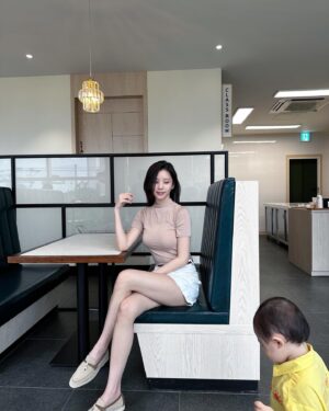 Lee Hwa-Kyum Instagram - 평범해서 더 행복했던 하루🤎