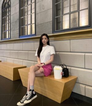 Lee Hwa-Kyum Instagram - 🖤