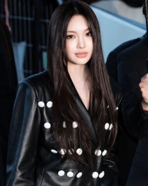 Lee Hye-in Instagram - PARIS FASHION WEEK
#NewJeansHYEINxLouisVuitton #LVFW24     @LouisVuitton