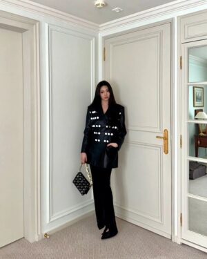 Lee Hye-in Instagram - PARIS FASHION WEEK
#NewJeansHYEINxLouisVuitton #LVFW24     @LouisVuitton