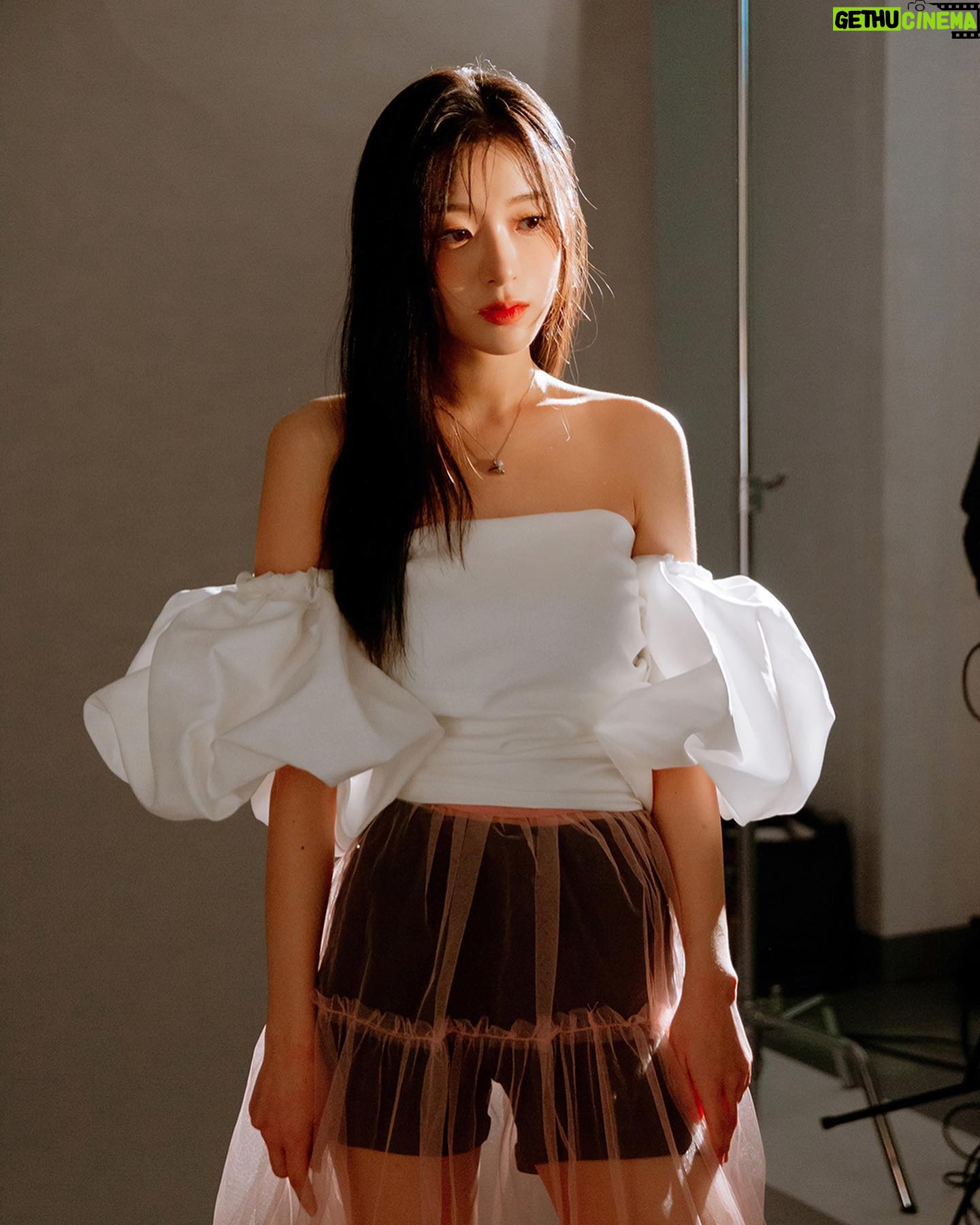 Lee Jin-sol - 3 Likes -