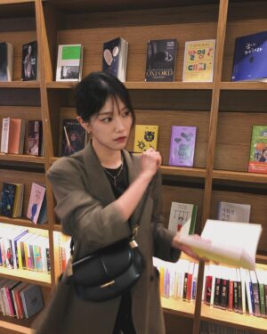 Lee Ju-woo Instagram - 📕📗📘📙