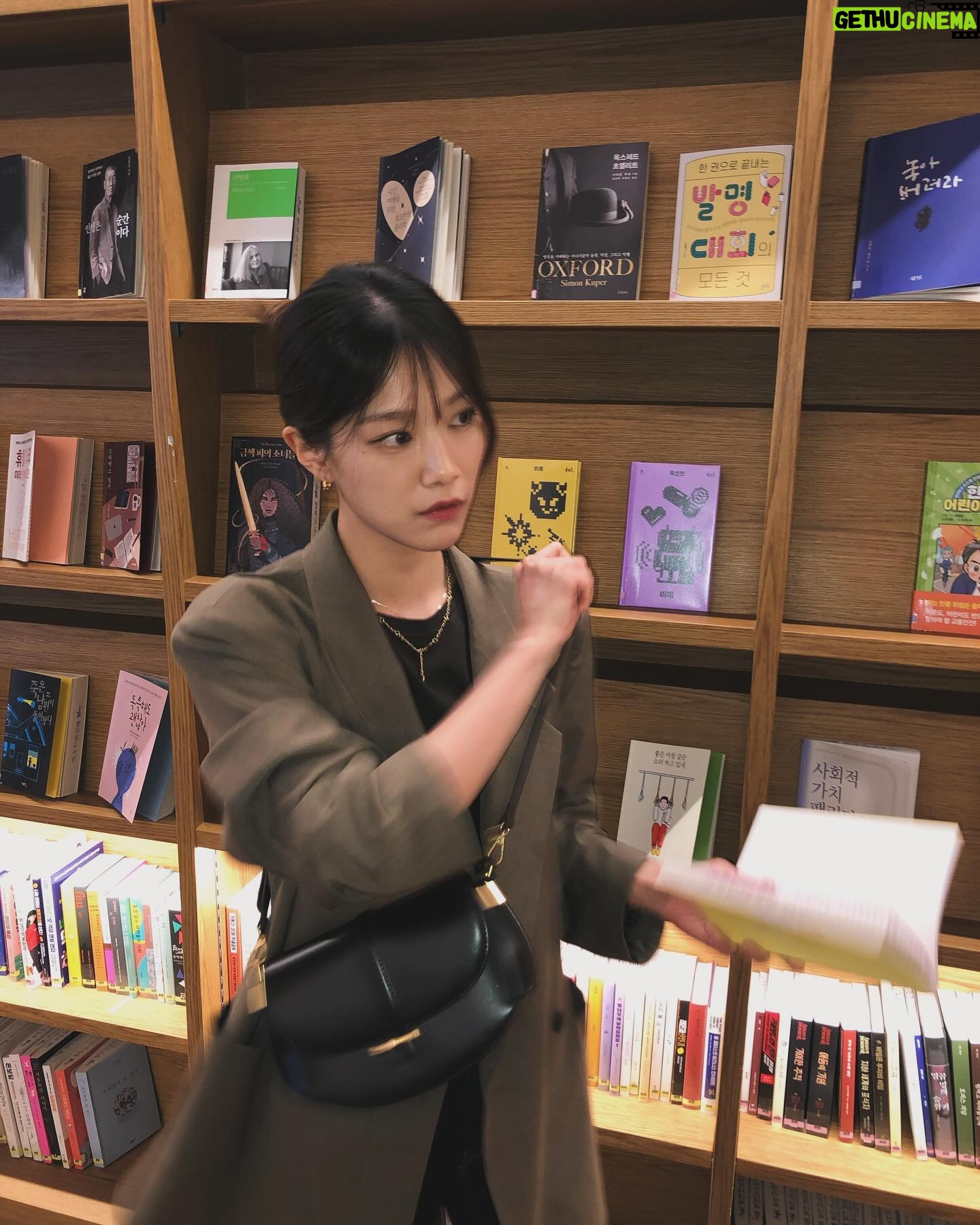 Lee Ju-woo - 6.3K Likes - 📕📗📘📙