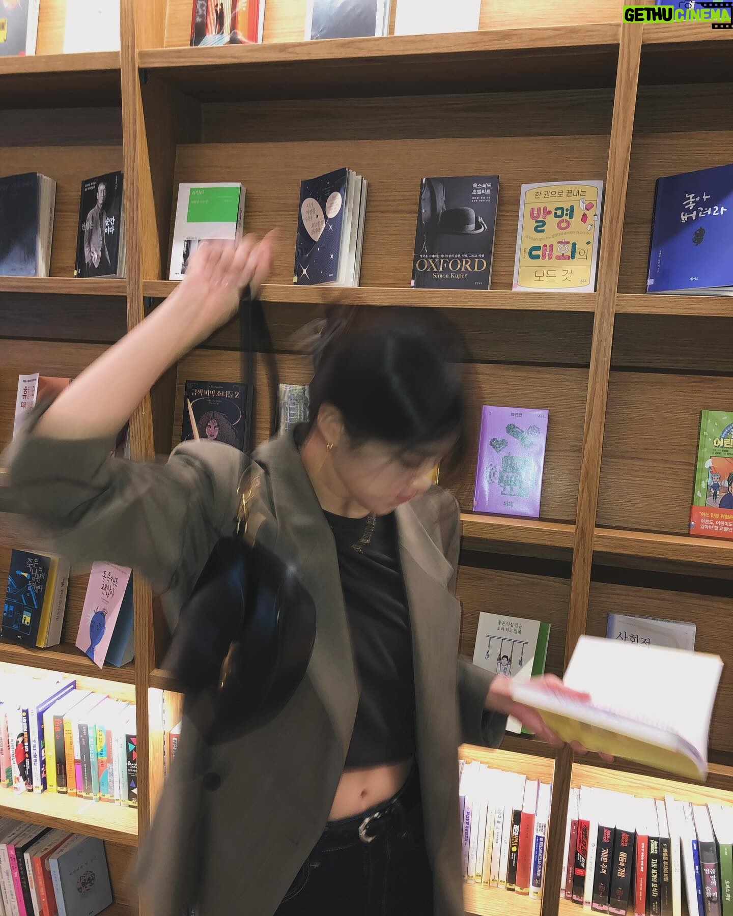 Lee Ju-woo - 6.3K Likes - 📕📗📘📙