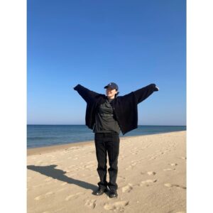 Lee Min-ji Instagram - 🌊☀️