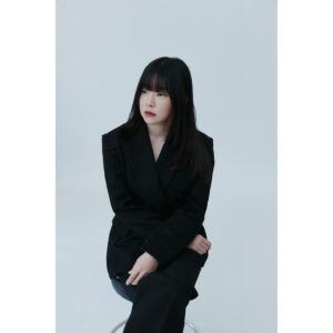 Lee Min-ji Instagram - 📸. 이승희 작가님 @greenywater 
🥰