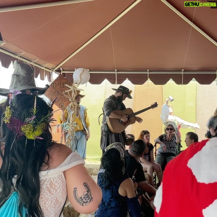 Lee Newton - 2.8K Likes - Went to the Ren Faire for the pickles, hot nuts and mead- Had the fuggin time of my life. 20/10, would go again…