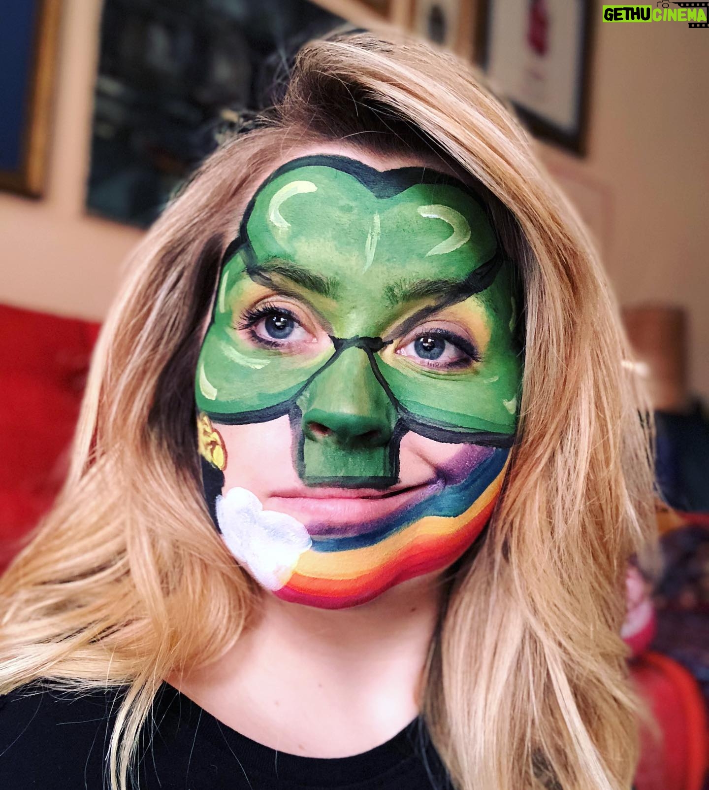 Lee Newton - 1.1K Likes - Remember that time my face painting kit was delivered on St.Patrick’s day?!?