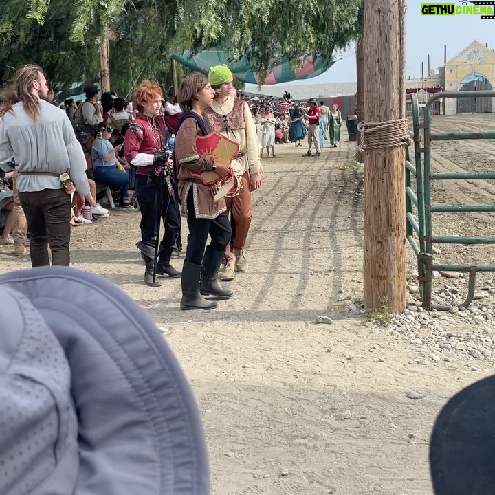 Lee Newton - 2.8K Likes - Went to the Ren Faire for the pickles, hot nuts and mead- Had the fuggin time of my life. 20/10, would go again…