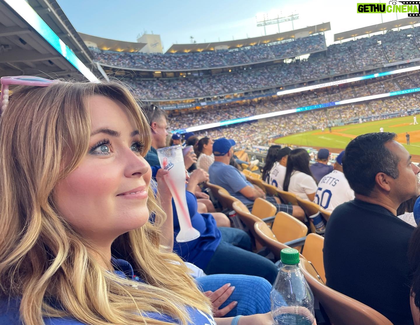 Lee Newton - 1K Likes - The face of a lady who JUST NOW realized we’re living in a simulation. 💙