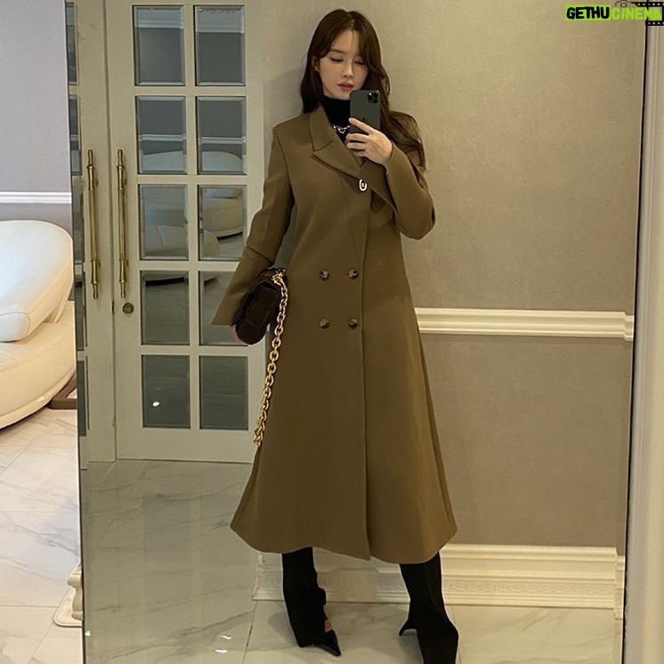 Lee Seo-el - 3 Likes - Bottega Veneta