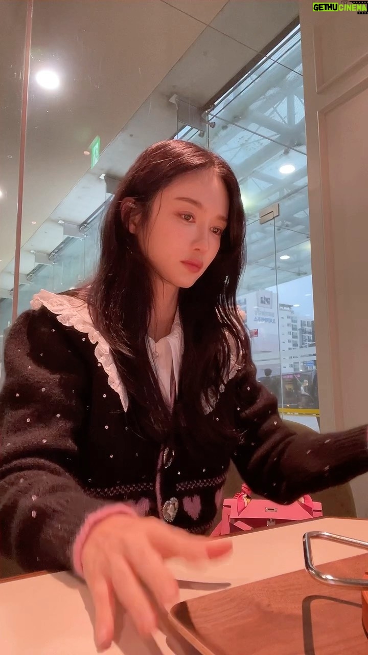Lee Seo-el - 3 Likes - 밥먹어요🫶🏻
