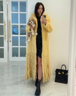 Lee Seo-el Instagram - Mirror selfies