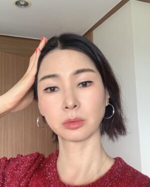 Lee So-ra Instagram - 아 시원해~~ 

#단발머리