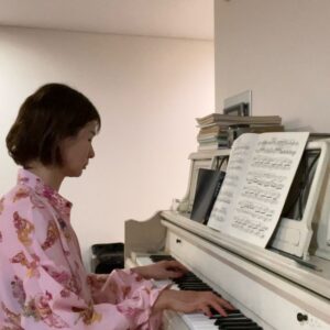 Lee So-ra Instagram - 오랜만에 문득 드비쉬 달빛 쳐봤어요ㅎ

#피아노 #piano 
#드비쉬달빛