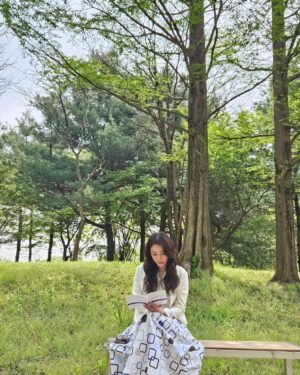 Lee So-yeon Instagram - #초록초록해🌱
#비누방울
#피도눈물도없이 #kbs2