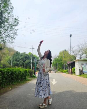 Lee So-yeon Instagram - #초록초록해🌱
#비누방울
#피도눈물도없이 #kbs2