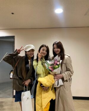 Lee So-yeon Instagram - #바닷마을다이어리 #연극
#넘넘재밌다
#하선이멋지당♡
#최고👍