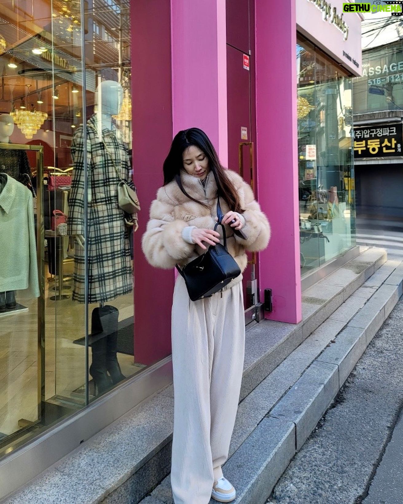 Lee Soo-kyung - 2.4K Likes - .
OMG!!!!!!šš„¶
ķ루ė§ģ?????
ģ“ė ź² ģ¶ģģ§ė¤źµ¬ģ§????
ė°ėź¹ģ§ ķėŖ« ė ķė¤ģšØ
ģøė„ ė¤ģ“ź°ģ
ė°ėķ źµė¬¼ 먹ģ“ģ¼ģ§..
#ģµź°ģ¶ģ#ģė „ģ“ģ³ė¤
#ķė¹ģ¤ź°ė°ģ°#š„¶
#겨ģøģ½ė#ź°źø°ģ”°ģ¬ķģøģ