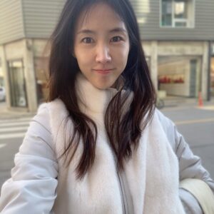Lee Soo-kyung Instagram - 춥다춥다~~ 
내일도 옷 따숩게 입으세용

#춥다#일상#데일리
#파비오가바찌#❤️