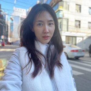 Lee Soo-kyung Instagram - 춥다춥다~~ 
내일도 옷 따숩게 입으세용

#춥다#일상#데일리
#파비오가바찌#❤️