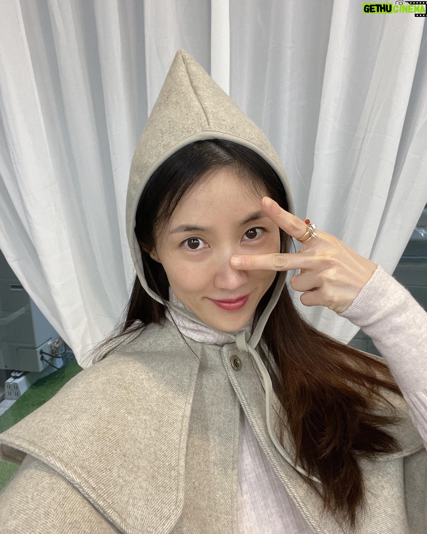 Lee Soo-kyung - 1.5K Likes - 라방하는데 혼자놀기~
아가들 모자는... 역시...무리수🤣
#혼자놀기#데일리#일상
#2023년도잘부탁해요🙏🏻❤️
