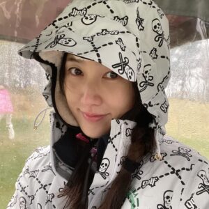 Lee Soo-kyung Instagram - .
우중롼딩중~~ 춥당!! 

#골프#골린이#☔️#⛳️