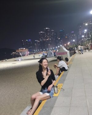 Lee Soo-kyung Instagram - .
💛숨만쉬고온 해운대💛
with @discoradio