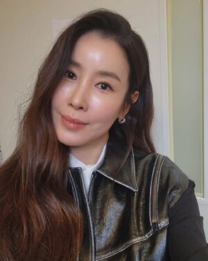 Lee Tae-ran Instagram - 역시~! 올해도 멋졌던 @demoo.official 
.
.
#서울패션위크2024fw 
#데무 #demoo
#박춘무 
#박춘무디자이너
.
.
사진 감사합니다~♡