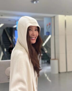 Lee Tae-ran Instagram - 디자인을 넘어 사랑과 나눔의 가치를 추구하는 당신의 비전을 응원합니다💕
.
.
#nanseo
#윤리적패션
#뉴욕캐시미어브랜드
#몽골리안캐시미어
#친환경적전통유목방식
#난서
#walkinginthelight
.
.
@nanseony