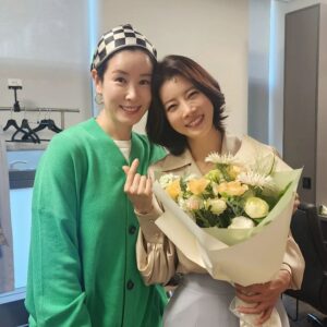Lee Tae-ran Instagram - 늘 새로운 도전에 주저함 없는 너..
역시~ 이번에도 해내는구나!!
너무 떨린다던 너.. 하지만 넌 등장부터 자신감이 넘쳤어~
너의 무대는 갈수록 더 빛이 나겠지?
마지막 무대까지 너의 멋진 연기력을 뽐내고~ 
후회 없이 내려오기를 응원하고 기도할게♡

💌러브레터
👉2024.04.04~04.27
👍LG아트센터 서울, U  스테이지

#연극러브레터
#정보석
#하희라
#박혁권
#유선