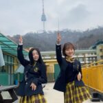 Lee Chae-Yun Instagram - 잘가~#리라즈 🥹💛우린 이제 학교 졸업이다!! (마지막 기쁨의..? 머리 박치기?😂)