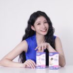 Lee Chien-Na Instagram - 去年知道自己懷孕後 剛好也遇到新專輯《關·與妳》正要進錄音室錄製 後來開始不停的跑宣傳 每天的生活變得非常忙碌 固定要吃的孕期營養品 有時忙起來 都會不小心忘了吃 好開心遇到 #沛納妃女性綜合維他命 讓我真心覺得相見恨晚啊～ 竟然只要一顆 就能補充到孕期每天需要的營養 24種成分和配方 是專為台灣孕婦所設計 從備孕、懷孕、到生產後的哺乳期都可以吃 而且吃起來沒有怪味道 非常滑順好吞~ 因為懷孕的關係 我對味道變得特別敏感 這點非常加分 而且 #沛納妃 是英國的藥廠品牌 產品除了有通過許多國際檢驗之外 在全台各大連鎖藥局也都有販售喔 讓我吃起來更加安心、也很放心~ 一路吃下來 真的幫我省下很多時間和心力 即使懷孕中 在工作時也能幫助我維持好精神 再也不需要餐餐提醒自己吃保健品囉~ 4/8 ~4/14號，在沛納妃官網推出 專屬我的「女神限定組合」限量50組 全館還有點數5倍送和免運優惠唷~ 輸入我的折扣碼【NANA0450】 再獲得限定折扣金! 來去逛逛 https://reurl.cc/dLNvGy 快和我一起養胎不養肉 用更輕鬆的方式度過孕期吧~~ @quest_prenafemi #李千娜 #關與妳 #媽媽絮語 #代言人 #孕婦綜合維他命 #懷孕