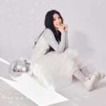 Lee Chien-Na Instagram - 祝大家情人節快樂 今年最想得到的禮物是「健康」 這樣簡簡單單 健健康康的就很幸福了❤️ #情人節快樂 #李千娜全新概念專輯 #關與妳 #你成了我好多個誰