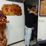 Lee Chien-Na Instagram - 今年很不一樣 也很久沒感受那麼過年的氣息 宣傳行程滿滿 過年行程也滿滿 初四快樂 希望大家都平安開心 也希望你們繼續支持「關.與妳」專輯 #李千娜全新概念專輯 #關與妳 #新年快樂 #龍年好運旺不停