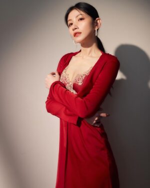 Lee Chien-Na Instagram - 年紀 身分奉獻給了婦女
但一樣可以像個少女
可以依然漂亮 可愛
活出自己的態度和魅力

#38婦女節快樂 
#關與妳