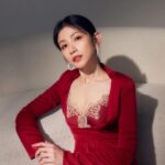 Lee Chien-Na Instagram - 年紀 身分奉獻給了婦女 但一樣可以像個少女 可以依然漂亮 可愛 活出自己的態度和魅力 #38婦女節快樂 #關與妳