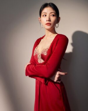 Lee Chien-Na Instagram - 年紀 身分奉獻給了婦女
但一樣可以像個少女
可以依然漂亮 可愛
活出自己的態度和魅力

#38婦女節快樂 
#關與妳