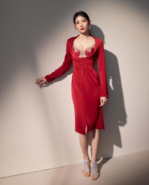 Lee Chien-Na Instagram - 年紀 身分奉獻給了婦女
但一樣可以像個少女
可以依然漂亮 可愛
活出自己的態度和魅力

#38婦女節快樂 
#關與妳