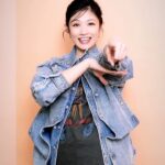 Lee Chien-Na Instagram - 「送予你」手勢舞challenge #李千娜全新概念專輯 #關與妳 #送予你 #challenge