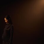 Lee Chien-Na Instagram - 「送予你」這首歌 想送給一直支持我的你們 這次MV的拍攝也像歌曲一樣 用很自然很直接的方式呈現 也特別請了舞蹈老師 展現肢體與我對話 那藝術與美的流動 很像歌手與粉絲之間的情感和陪伴 謝謝你們 謝謝這次參與的團隊 辛苦了 #李千娜全新概念專輯 #關與妳 #送予你