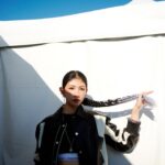 Lee Chien-Na Instagram - 恭喜所有入圍的音樂人 雖然沒有入圍金曲獎 但還是覺得去年所發生的一切都很不可思議 成立工作室 自己出資做專輯 結婚 有了小寶寶 發生很多幸福的事情 遇到很多很多障礙和困難所突破的 決定要做的事 很認真 很努力把它完成了 即使有很多的第一次 如此陌生 我真的很感謝我的老公 從頭到尾的支持 參與和陪伴 也很謝謝我的音樂製作人希文的信任 百分之百給予的處女座 以及我的工作夥伴們 因為有你們陪我一起作戰 我可以不畏懼的往前衝 謝謝參與專輯的音樂人 每一首歌都如此珍貴 給了我很棒的音樂創作 開啟不一樣的《關·與妳》 更謝謝仔細聆聽我的音樂的人 我還是會繼續努力 繼續尋找更多的可能 至少 那都是我喜歡自己最真實的樣子 #關與妳 #金曲獎 #謝謝你們在❤️ #2023
